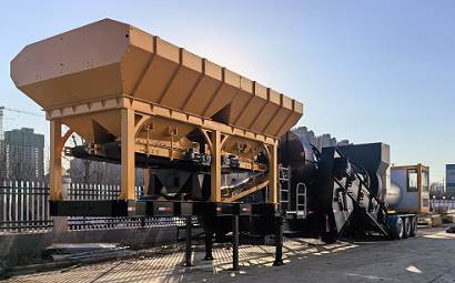 Maintenance of the drive unit of the asphalt mixing plant